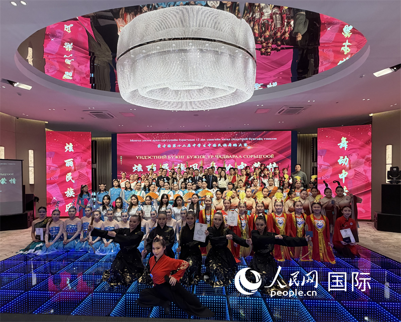 图为比赛选手合影留念。人民网记者 张朋辉摄。