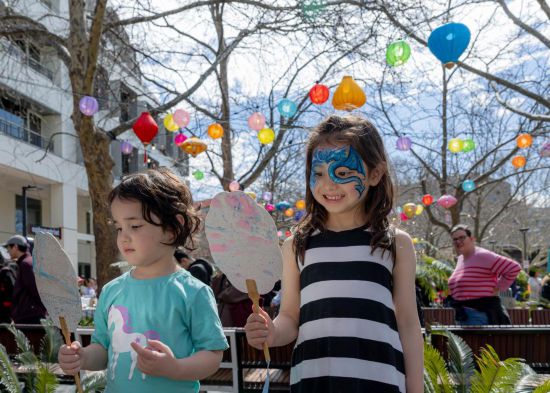 9月7日，在澳大利亚首都堪培拉，孩子们参加明月节活动。新华社发（储晨摄）