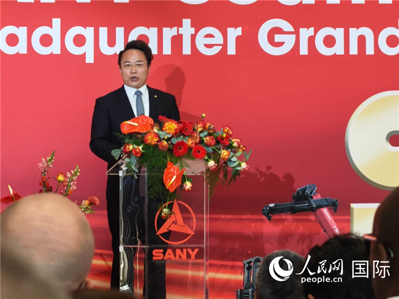 三一集团副总裁兼非洲大区事业部董事长郭瑞广发表讲话。 人民网 张茜摄