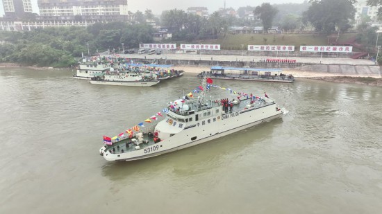 云南西双版纳,中方执法艇53109艇驶离景哈警务码头。(云南省公安厅水上巡逻总队供图)