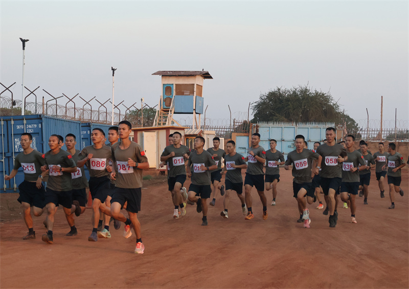 3.建制班齐心协力 王艺霄摄