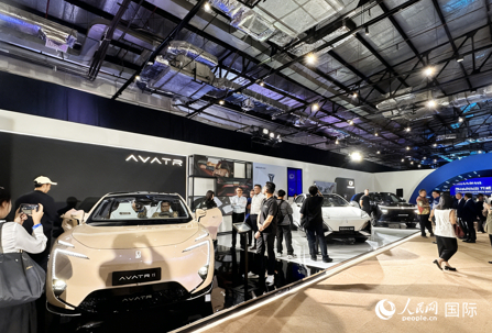 11月19日，长安汽车在雅加达举办品牌发布会，展示多款车型。人民网记者 曹师韵摄