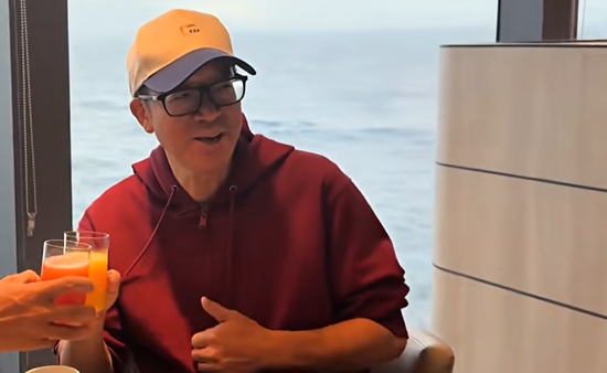 俞敏洪在南极旅游。