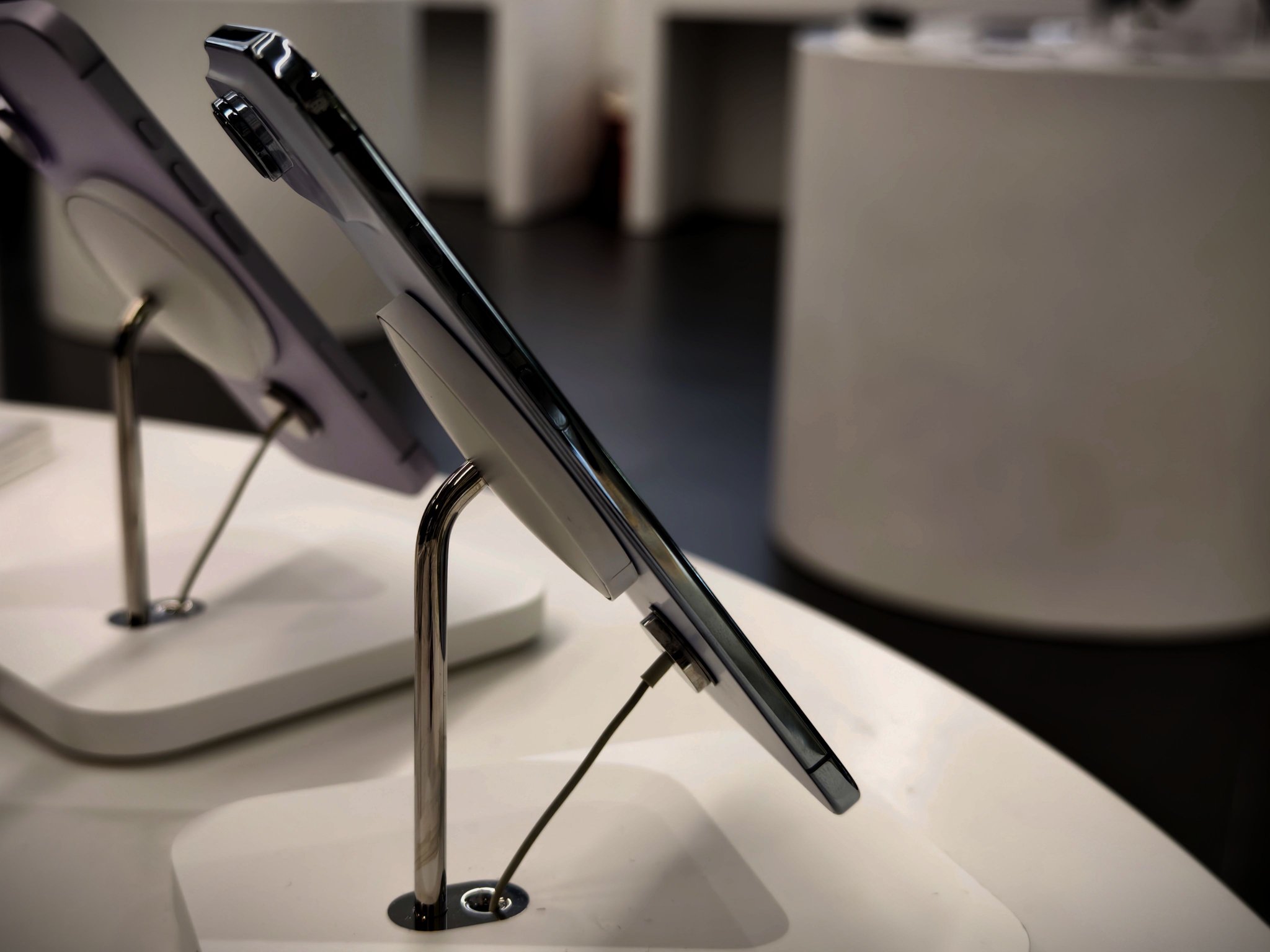 iPhone Air 界面新闻记者摄