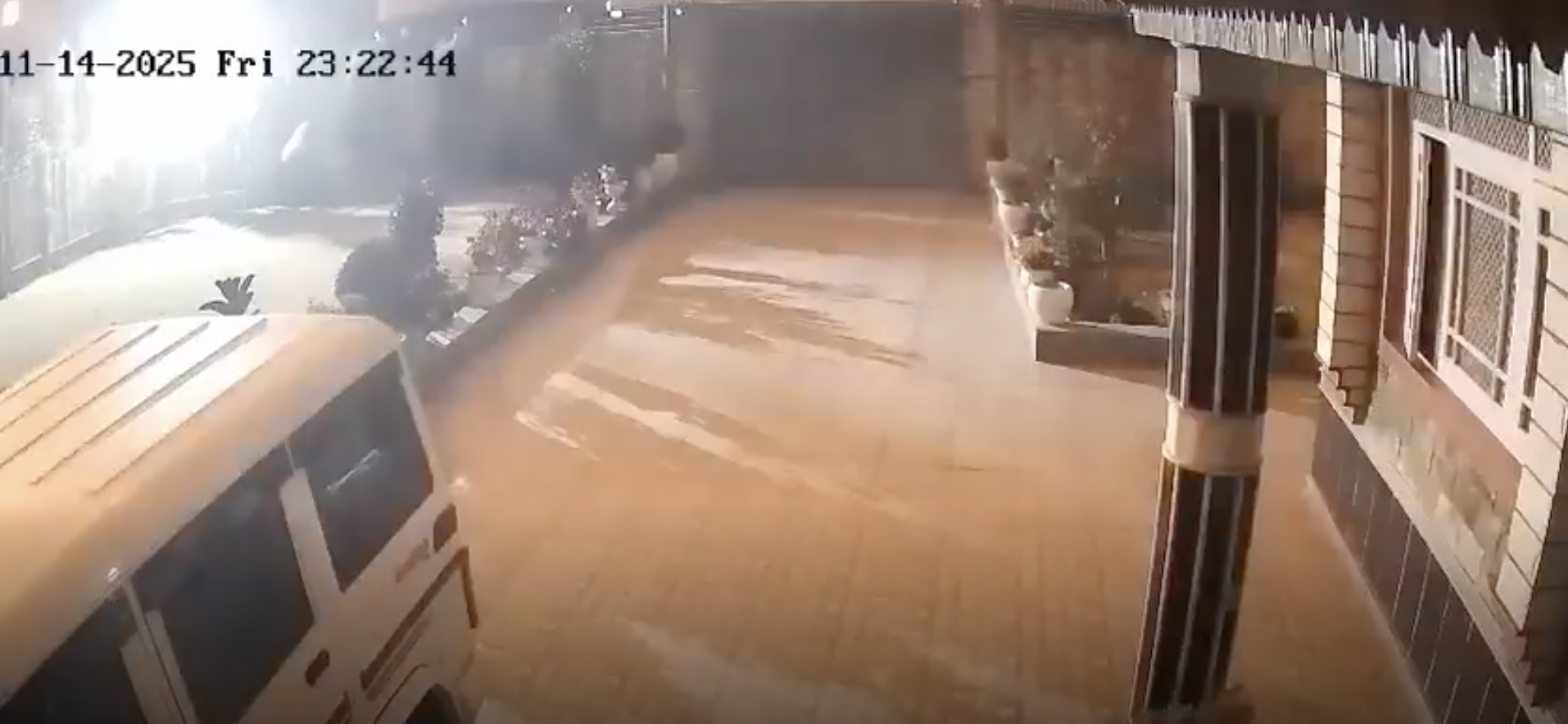 △当地监控拍摄到的画面