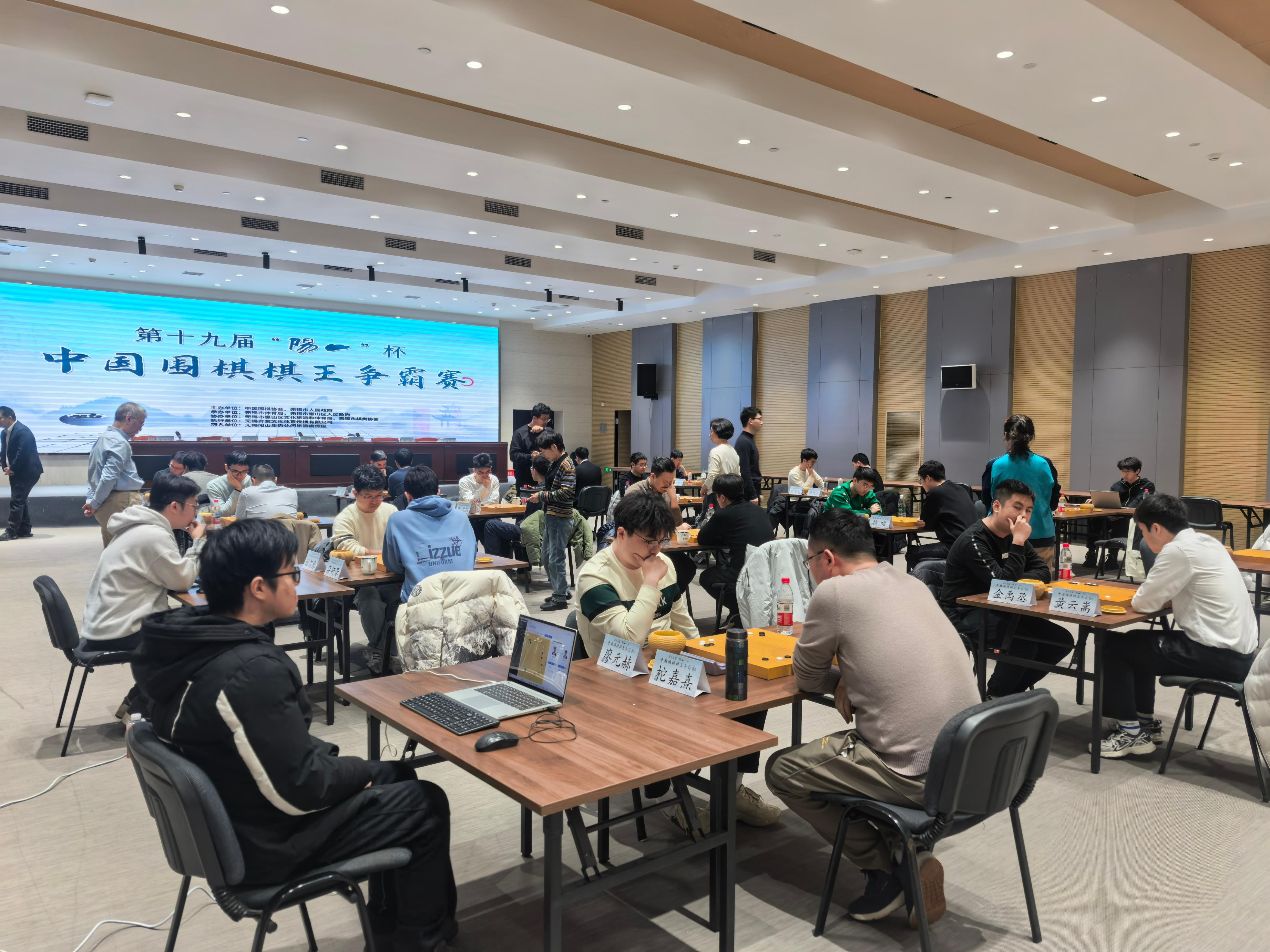 首轮比赛现场。人民网记者 李乃妍摄